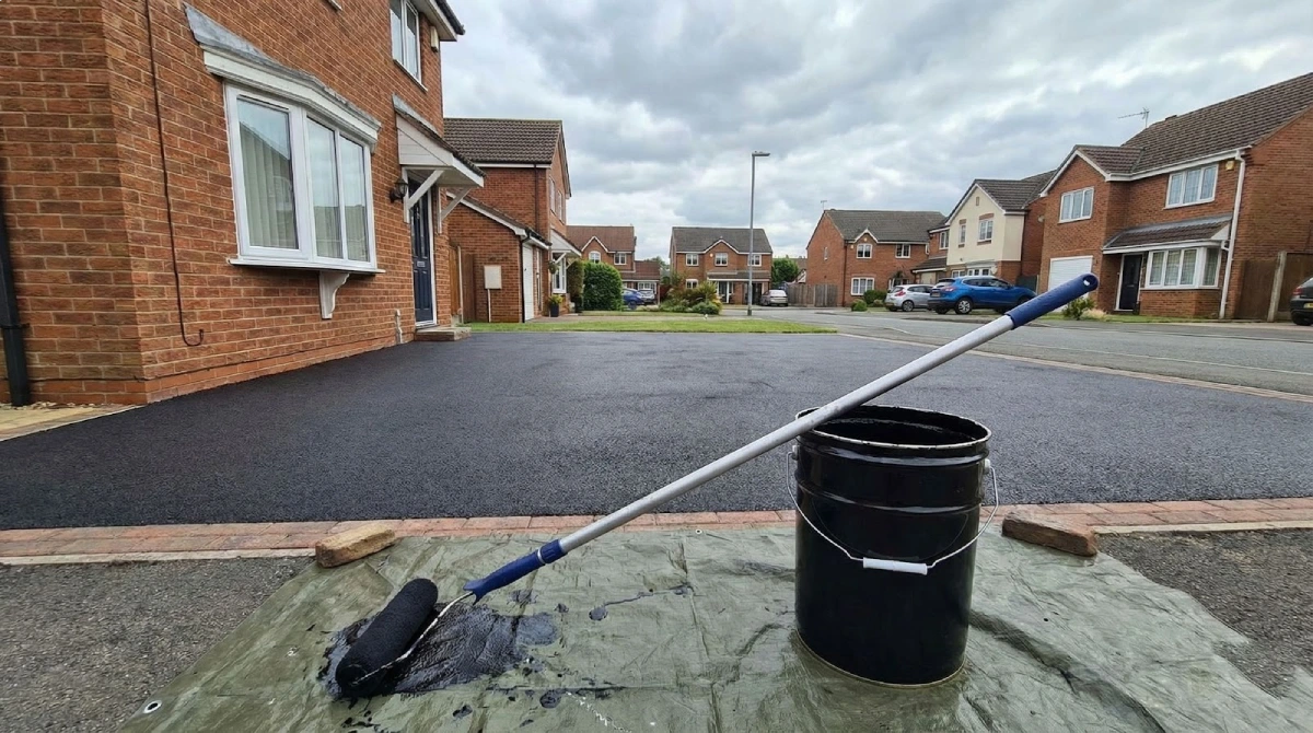 Seal coating a UK driveway